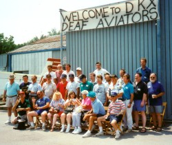 Création de l'Association Internationale des Pilotes Sourds, IDPA, et Fly-in à Knoxville, Tennessee, USA. Participation d'un français