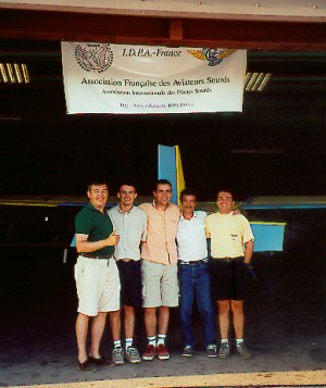 1er stage de pilotage d'ULM pour 4 sourds à Cuers, Var, France (médiatisé par FR3 le soir du 3 août).