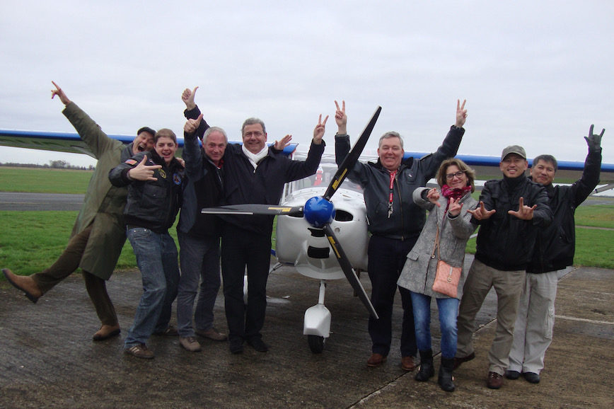 Petit rassemblemnt ACSF devant le Super Guépard à Coulommiers